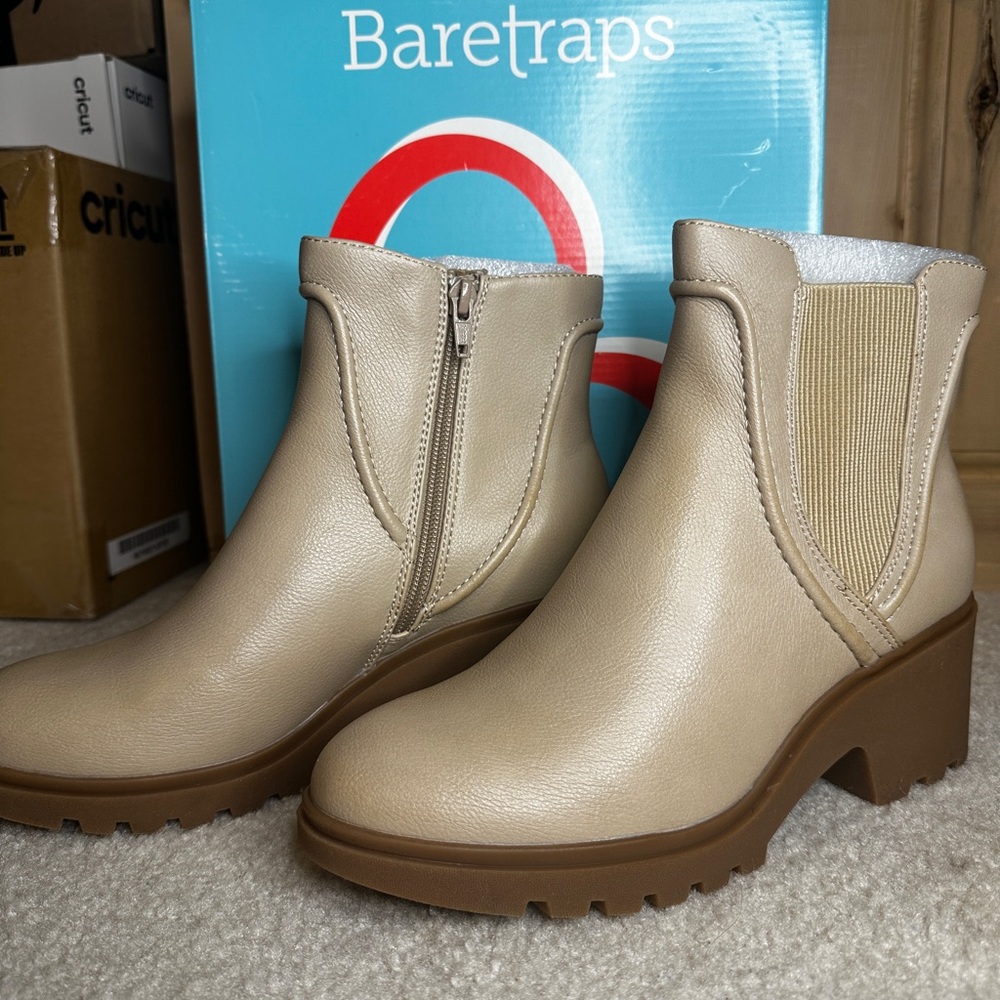 BareTraps Women's  Chelsea Boot